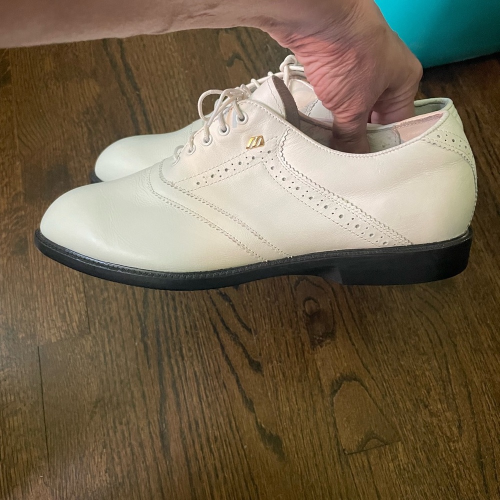 Mizuno White Athletic Golf Cleats Shoes for Optimal Performance 10.5 - Picture 4 of 7